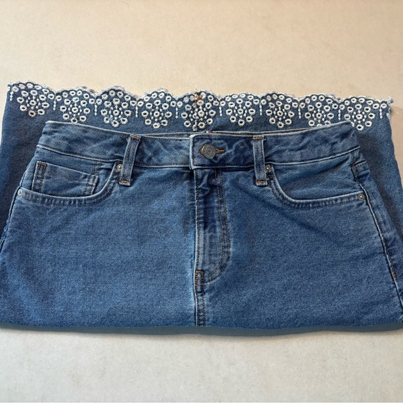 Tommy Jeans Embroidered Denim 20 in Skirt Women’s Size 6 Daisy Hem Blue Jean - Picture 9 of 9